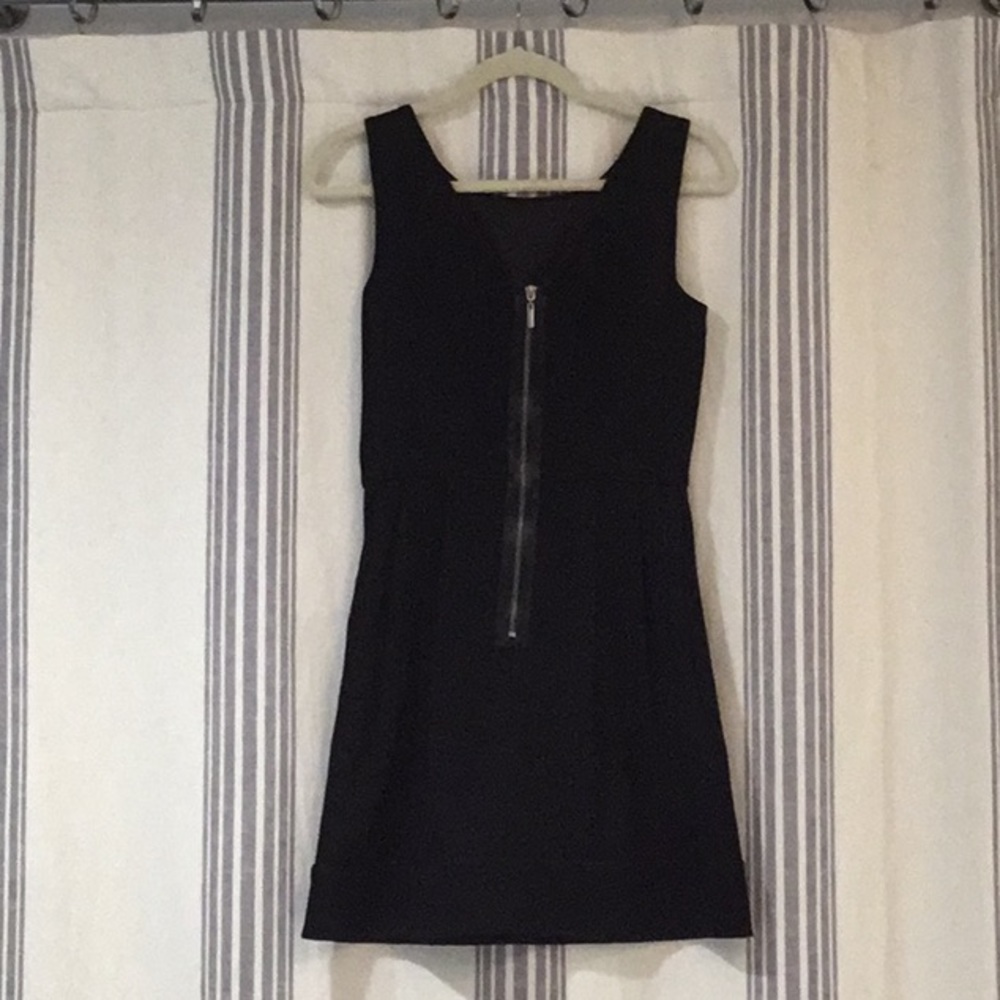 Diane con Furstenberg black mini dress